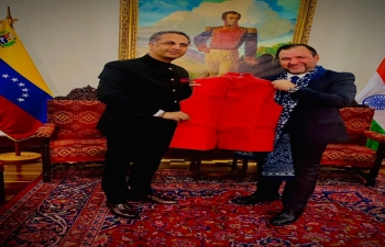 During the meeting with H.E. Yvan Gil Pinto, the new Foreign Minister of Venezuela, Amb. Abhishek Singh gifted him a Khadi jacket from the Khadi Gramodyog and an Indian Handicraft stole which he greatly appreciated.